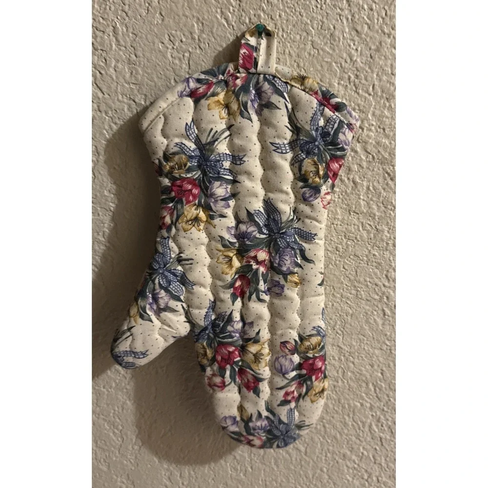 Vintage Quilted Floral Oven Mitt Pot Holder Tulip Bow Print Cottage Kitchen